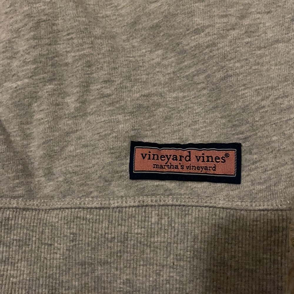 Men’s Vineyard Vines pull over sweat shirt - Picture 2 of 4